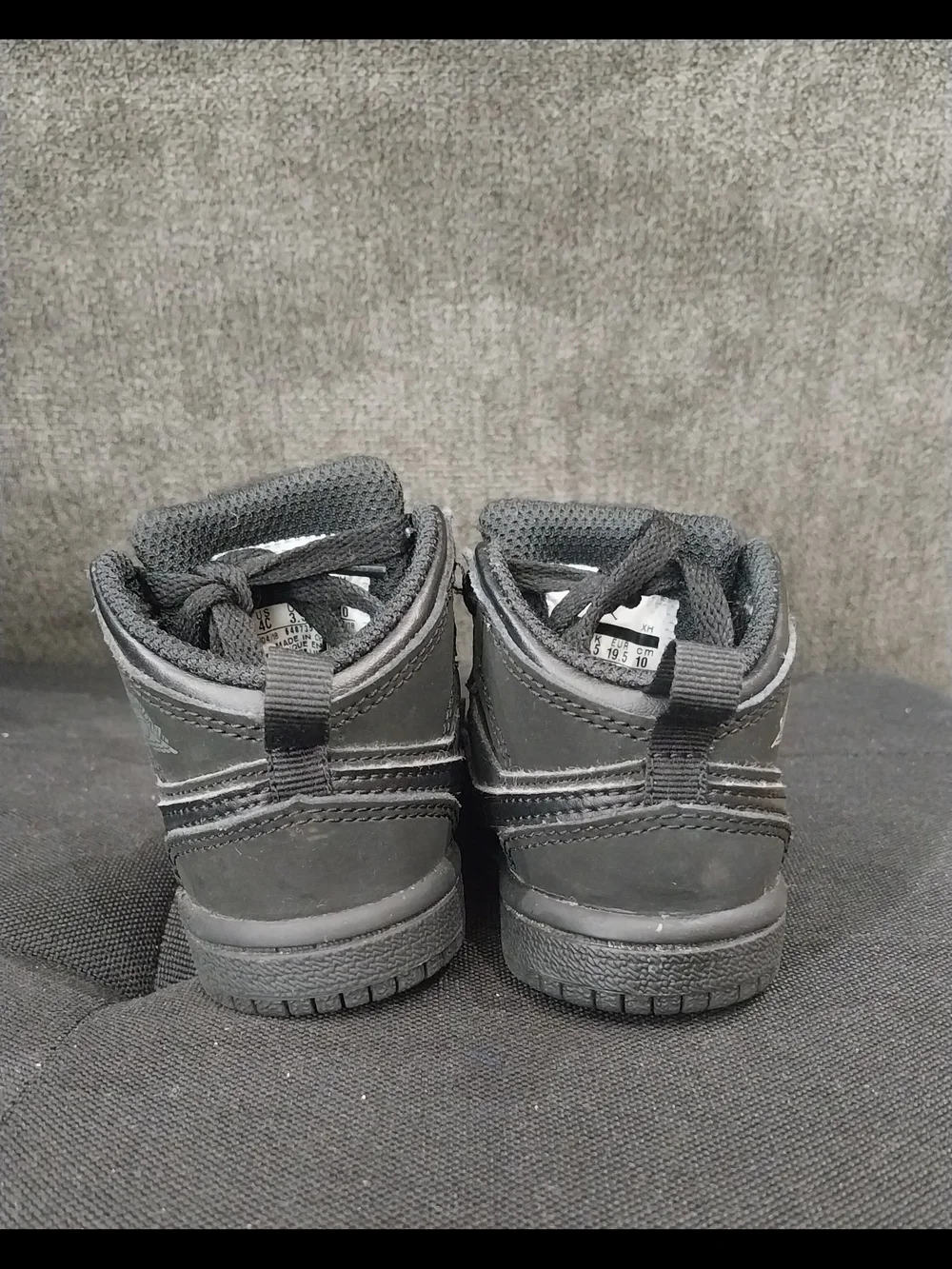 Nike Jordan 1 In ALL Black Mid Sneakers 4c